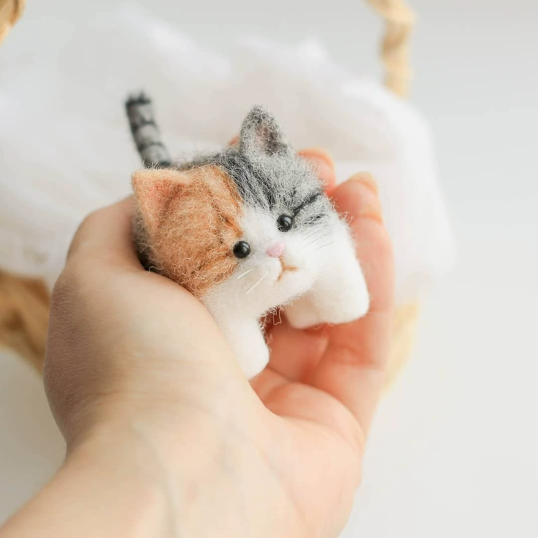 Wool Felting Kit for Beginners – Chubby Kitten Cat Miniature Needle Craft Set